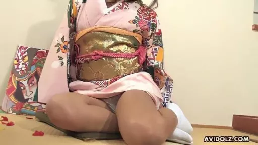  Prescious Asian Cuttie Rubbing Her Puss With A Sex Toy #Avidol Z 