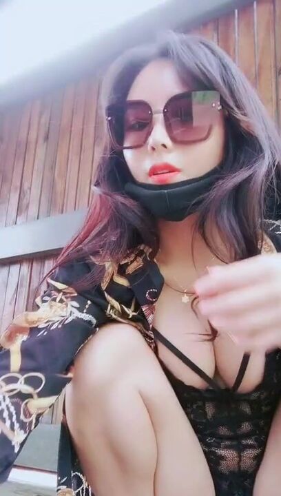 Outdoor anal sex and doggy 