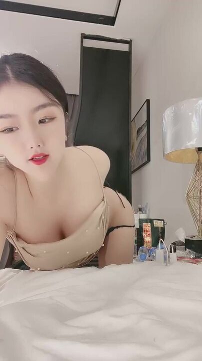 Fucking busty streamer whose breast is so attractive 