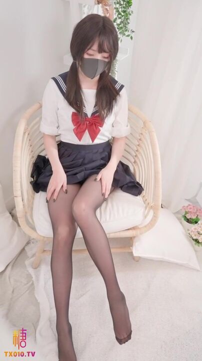 [HK hot girl] Pretty school babe masturbates and gets orgasm 