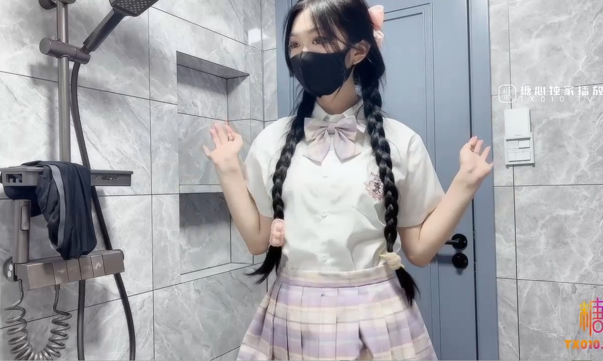 ⁣Beautiful school girl seduces her brother-in-law and rides on his dick 
