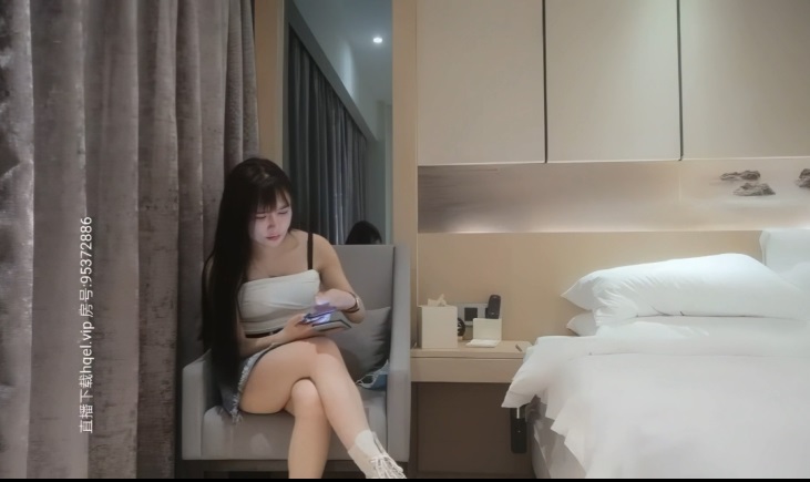 Deep hard fuck busty beauty while she was playing her phone 