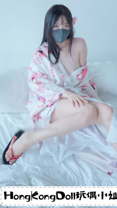 [HK hot girl] Cute girl in kimono is masturbating 