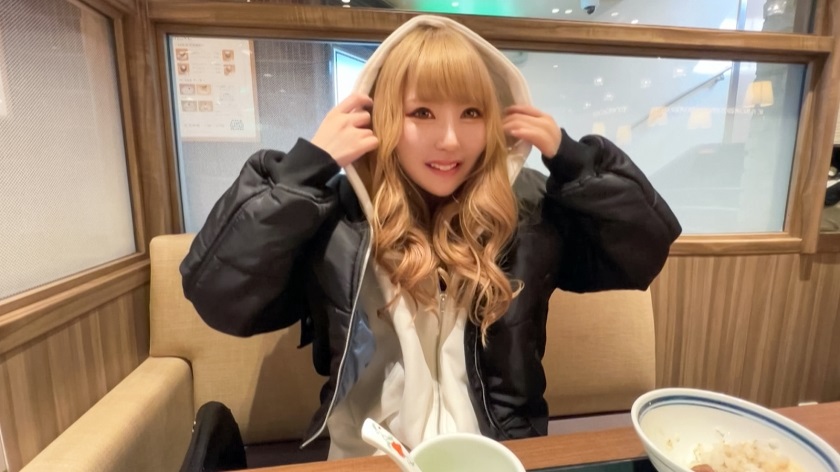 ⁣300MIUM935 Shy beauty with blonde-hair turns to horny after licking her whole body 