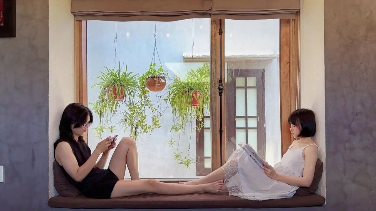 Short hair sweet girl seduces long hair man 