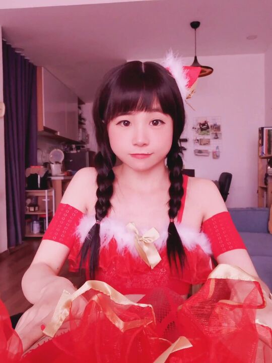 Cute girls Christmas presents is a Hugh cock 