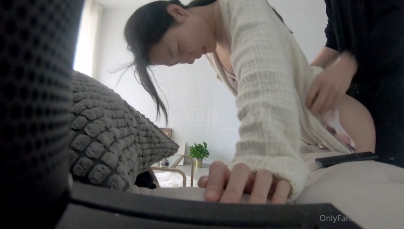 Hookup and doggy fucing young married wife, she is pretty and elegant. 