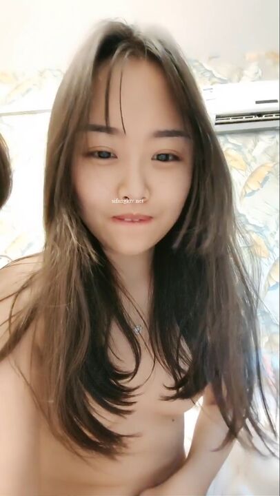 Fair-skin girl sex with her boyfriend 