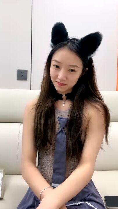 Pretty streamer in sexy cat costume having sex with boyfriend on live 