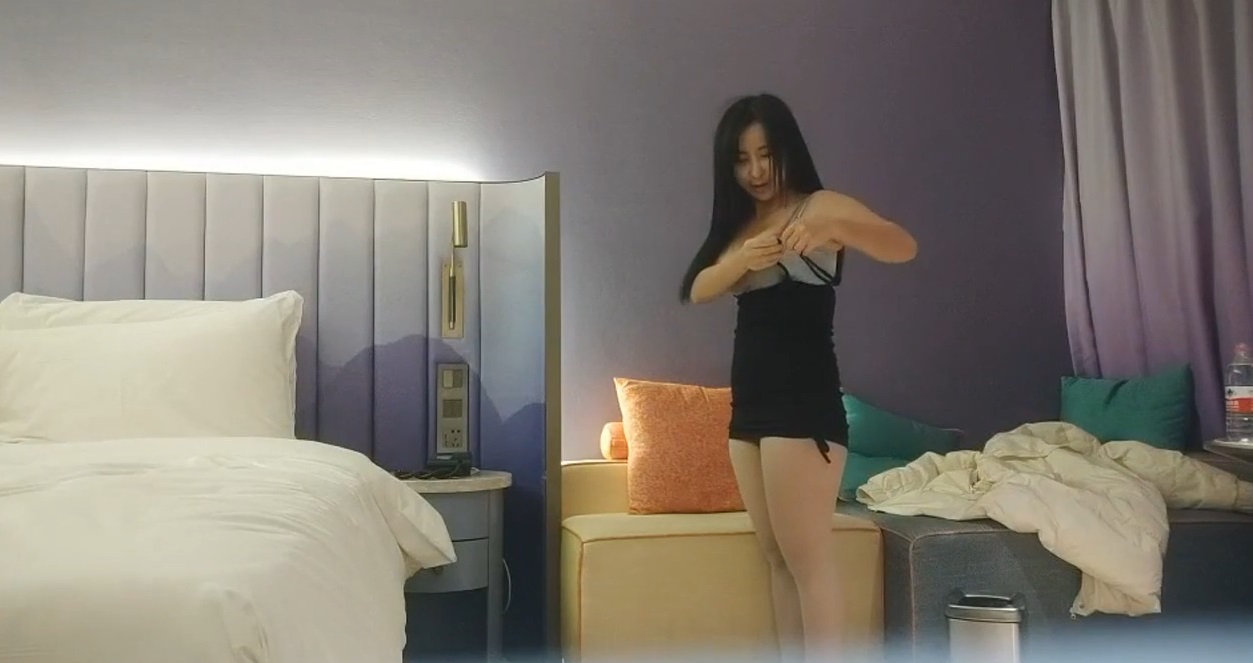 Cumshot in horny escort girls pussy 