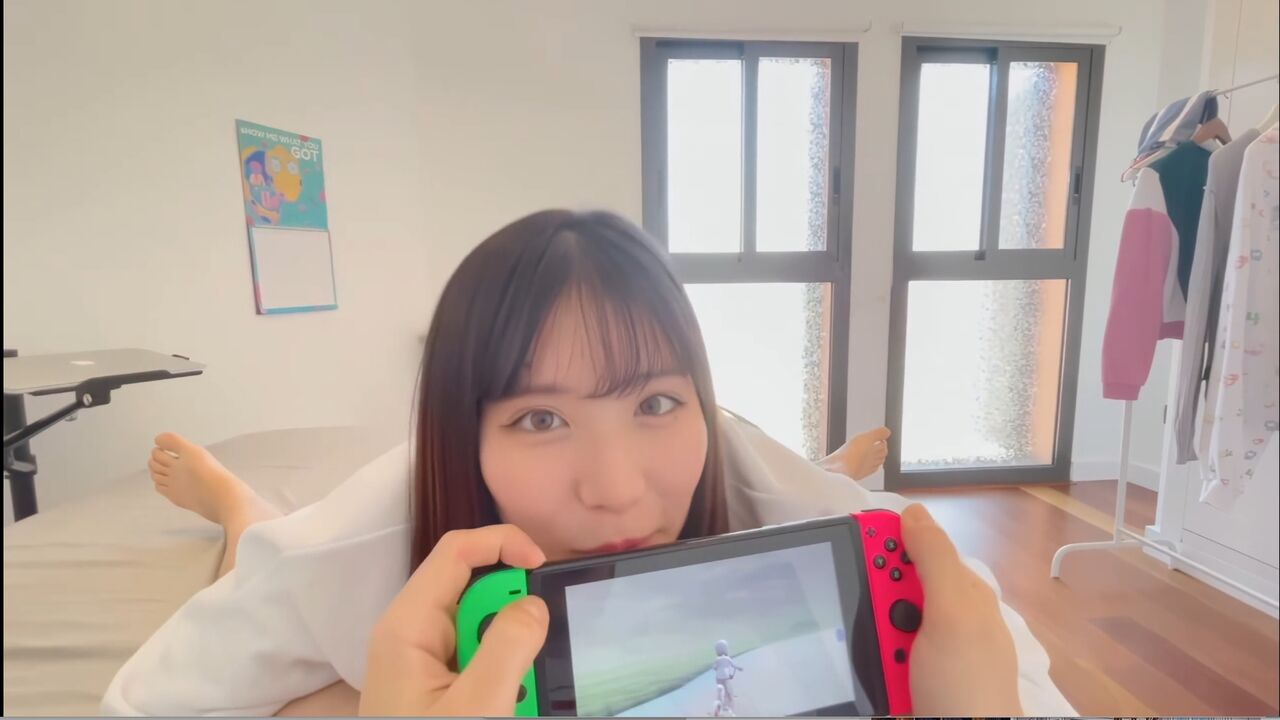 Busty girlfriend gave blowjob while playing game 