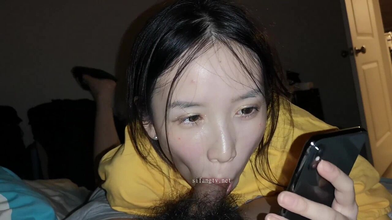 ⁣Naughty college student eats her boyfriends cock while talking in the phone with her mother 
