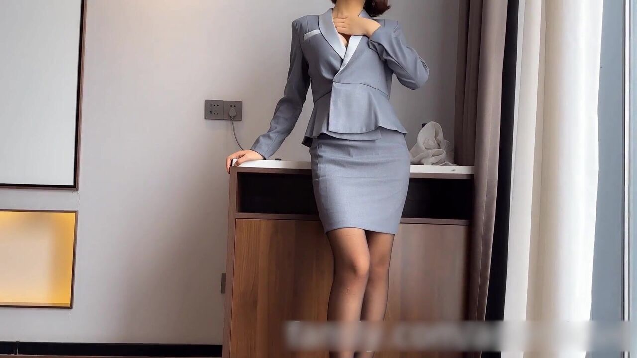 Fucking a sexy and hot customer services staff 