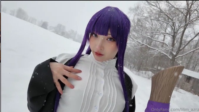 Pretty coser cos Fern in Frieren 