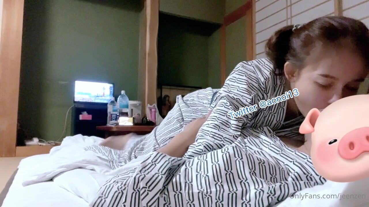 Thirsty girlfriend in Yukata rides on dick 