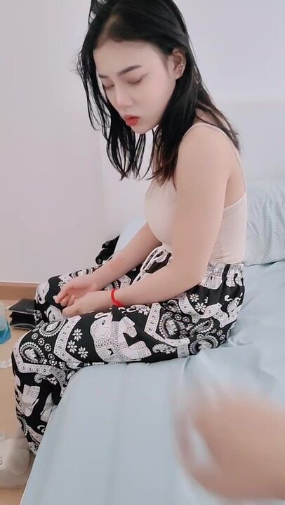 Fair-skin pretty girl got creampie and felt warm in her pussy 