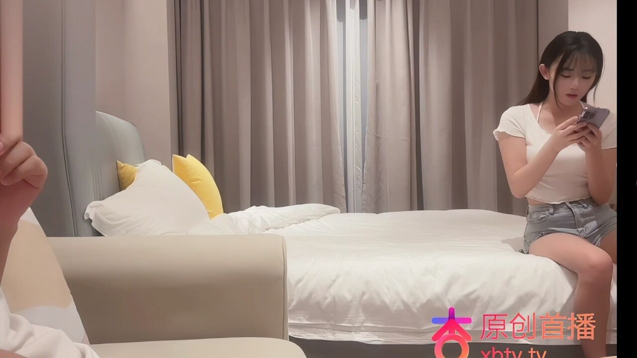 Hookup a fair-skin te*** girl who has a cute moaning voice 