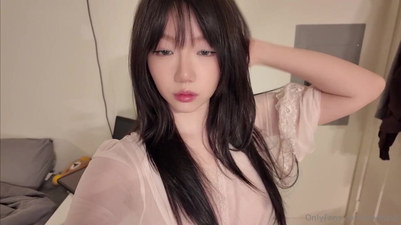 ⁣Lovely and pretty girl who has excellent oral skill, her horny face is attractive 