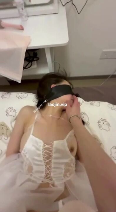 ⁣Fucking a 19 years school student in wedding dress 