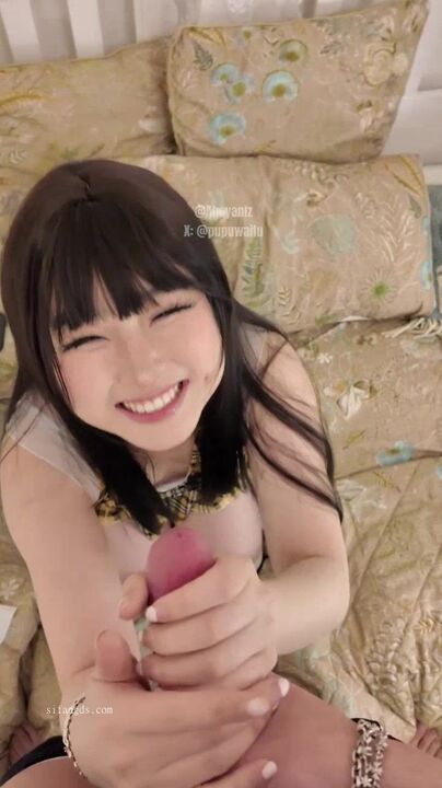 ⁣Educed my brothers best friend and let him cum on my face 