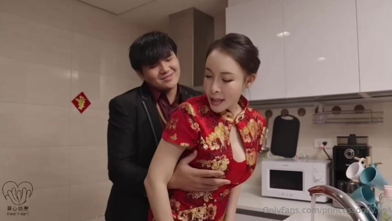 ⁣Strong brother-in-law was cheating with hot sister-in-law after the New Years Eve dinner 