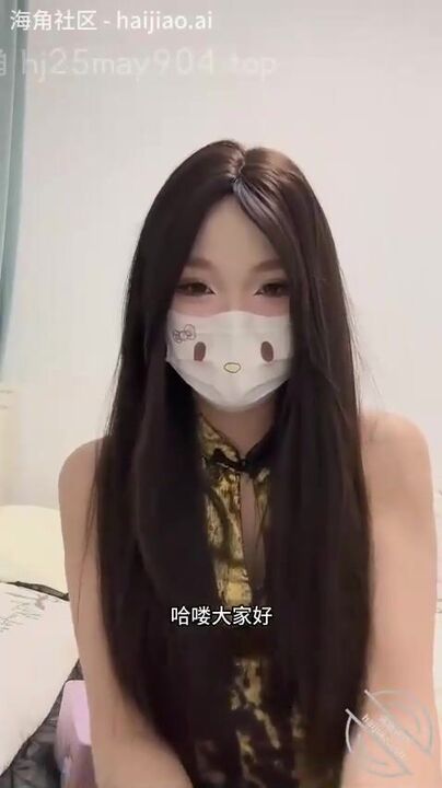 ⁣Te*** girl in Cheongsam and black stocking splits her legs and gets fucked to the deep 