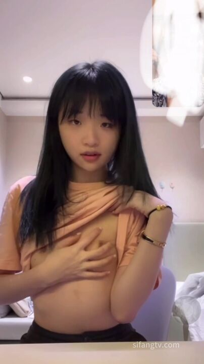 ⁣Innocent te*** girl was fucked by horny uncle 