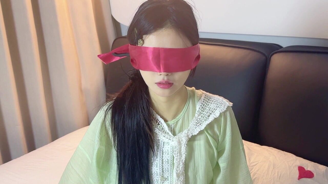 ⁣Elegant girl in Han clothes rides on dick and her pussy was flooding 