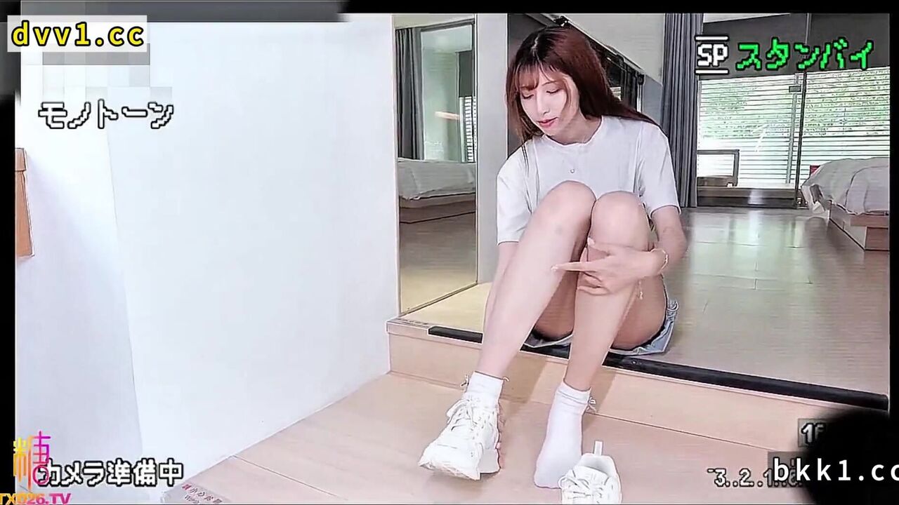 ⁣Having sex with slender beauty in hot spring bath 