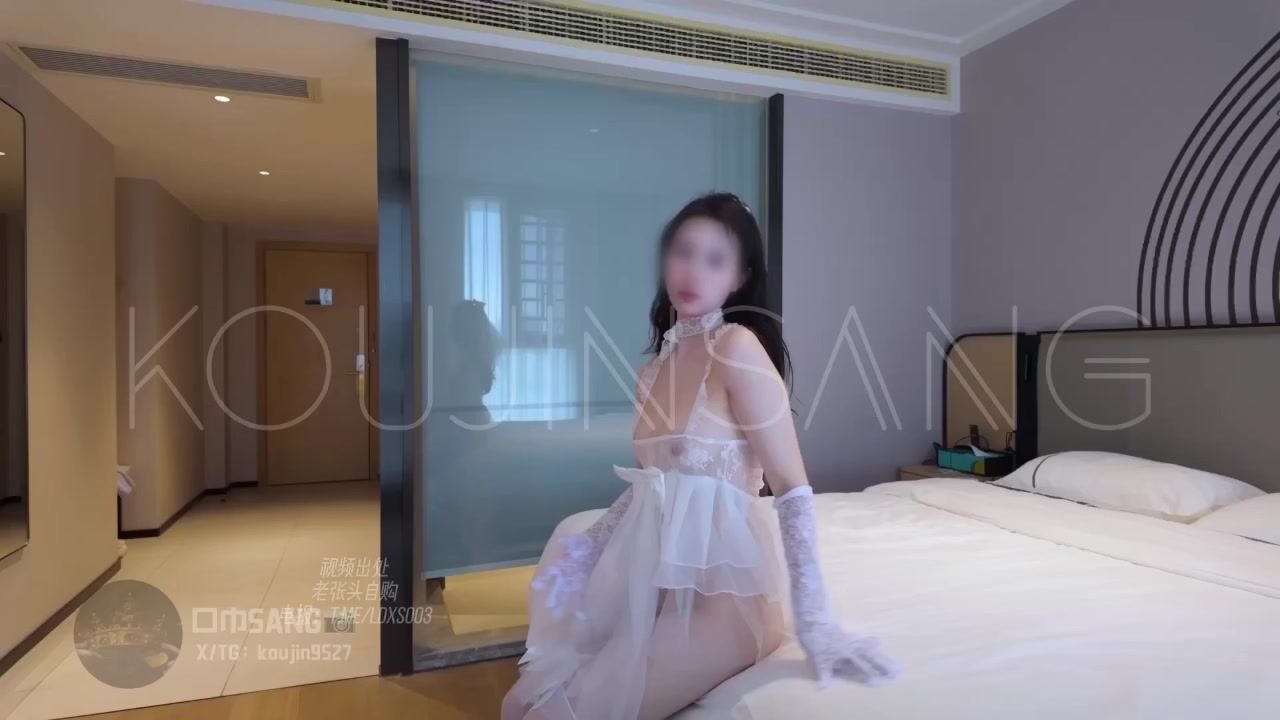 Fucking a fair-skin woman in wedding dress 