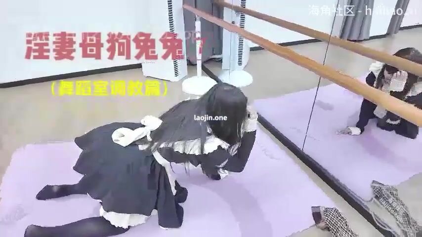 ⁣Having sex with a slutty wife in maid uniform in dancing room 