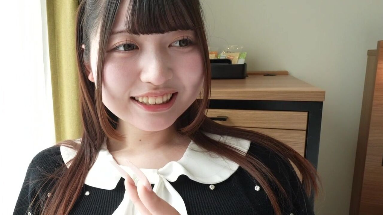 ⁣FC2PPV4871425 A 19-year-old girl with fair skin and a look like a gravure idol experienced multiple orgasms due to her overly sensitive vagina. 