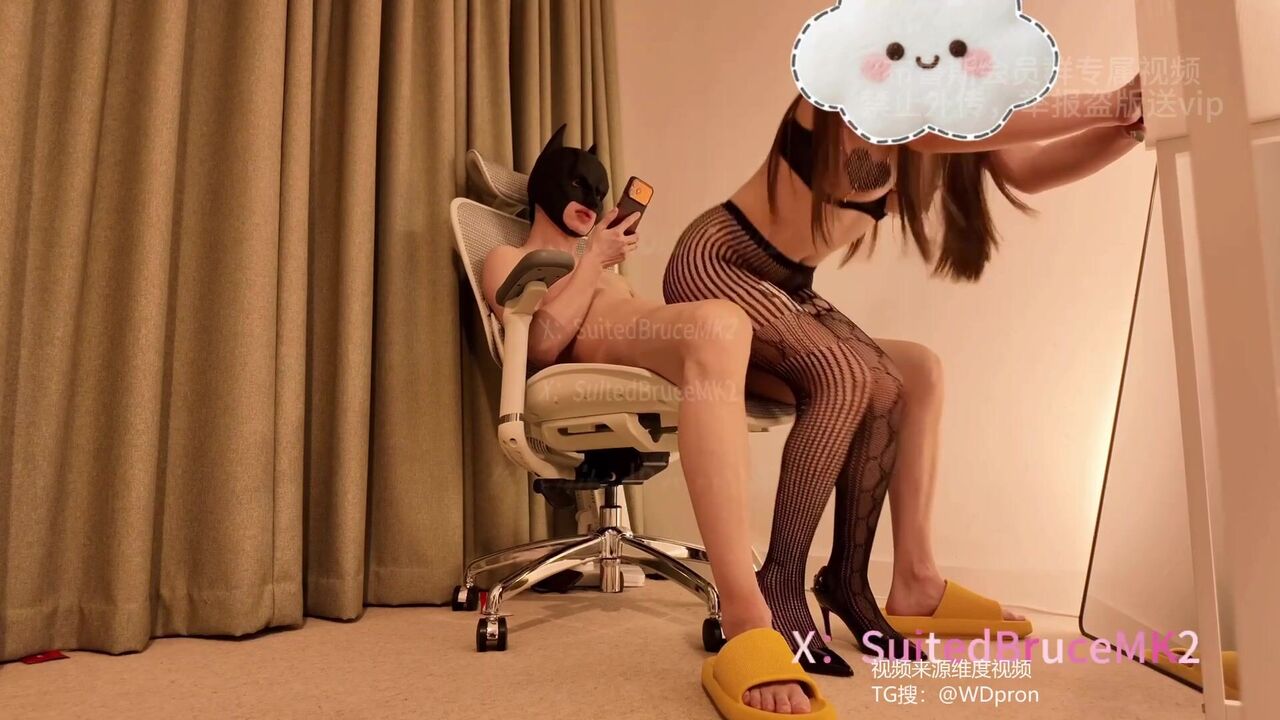 ⁣The li*** bitch with the fishing net stockings came and was begging to be fucked. She couldnt live without this big dick 