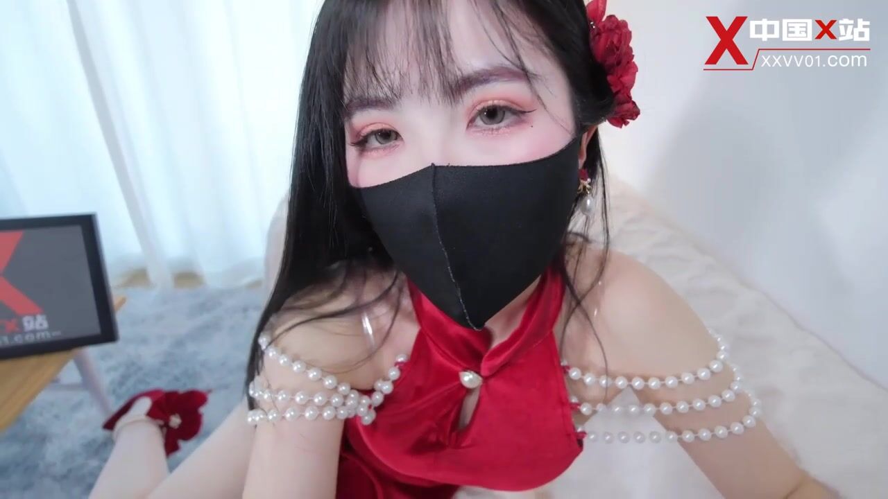 My slightly tipsy cousin knocked on my door during the New Year and sucked my penis with her warm, moist mouth. 