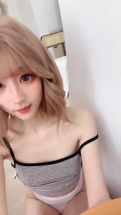 ⁣Meow with blonde hair and tight pussy eats cock and has sex without protection 