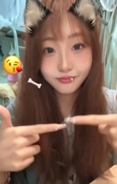⁣Cute school beauty masturbates with a vibrator in the classroom – its incredibly stimulating 
