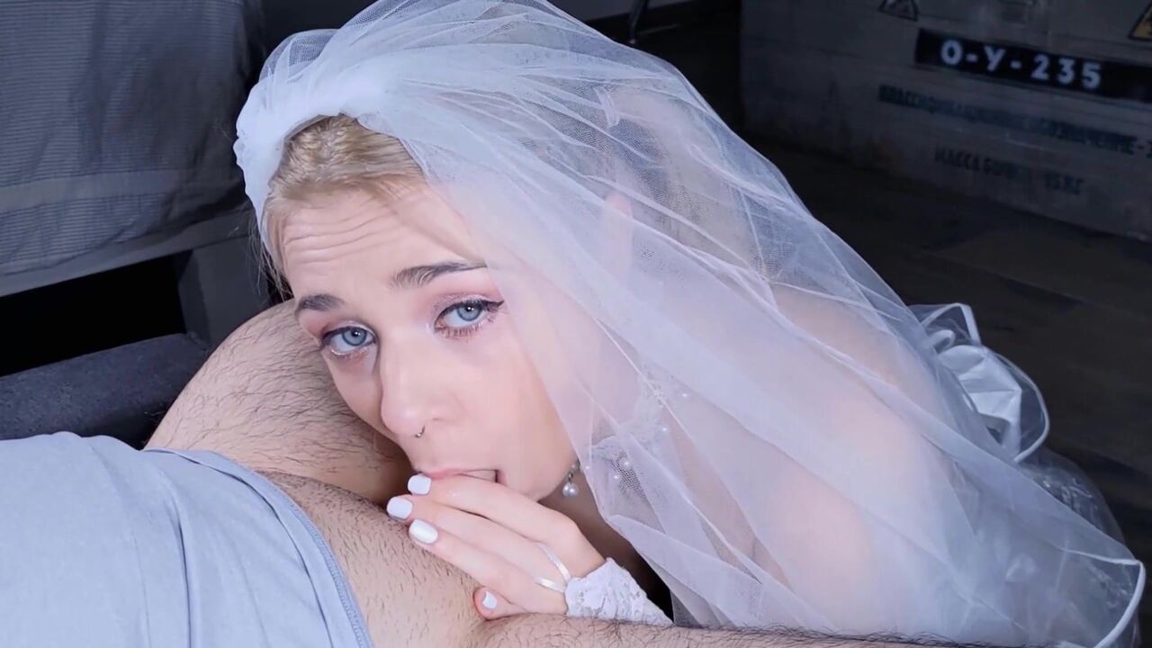 ⁣FC2PPV4906679 A woman living in France passion sex with her boyfriend while wearing a wedding dress. 