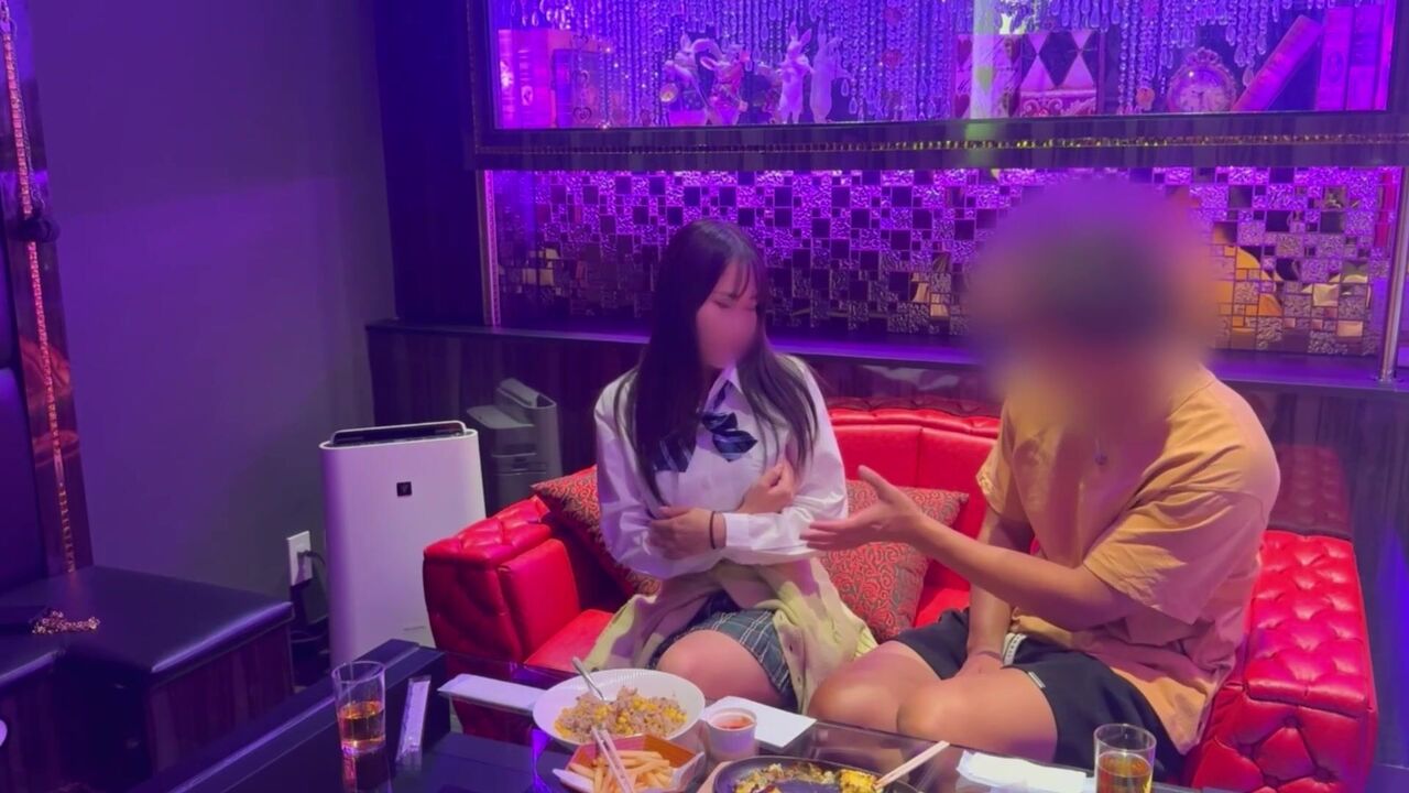 ⁣A student who worked as a hostess was dr*** and ra*** by a man at a karaoke bar.