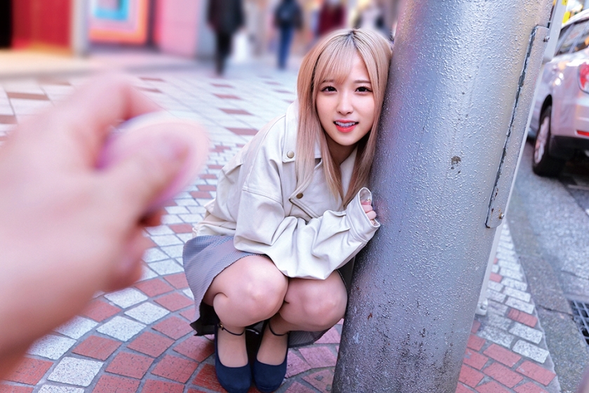 230ORECO052 Blonde hair pretty girl played remote vibrator on street and became horny 