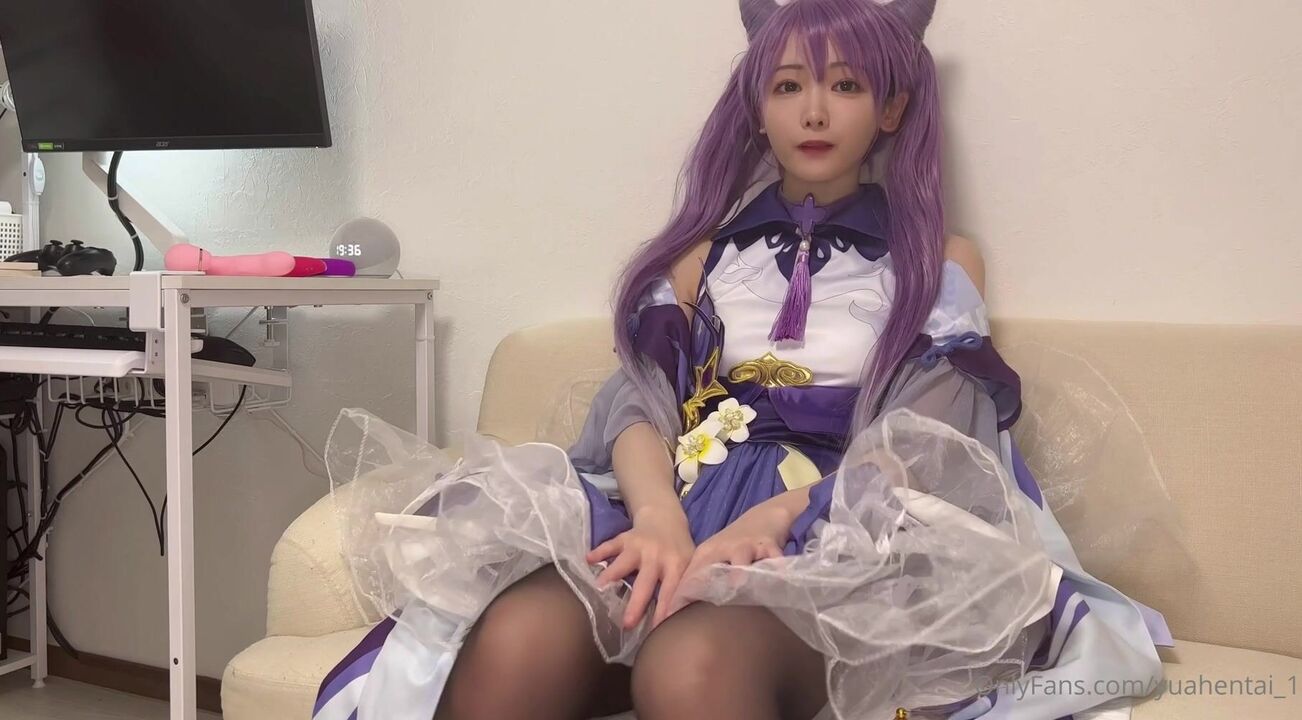 Beautiful cosplayer wore black stockings masturbated and got orgasm 