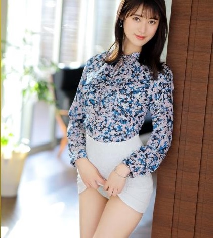 259LUXU1568 Beautiful and slender woman feel relaxing and her pussy get wet 