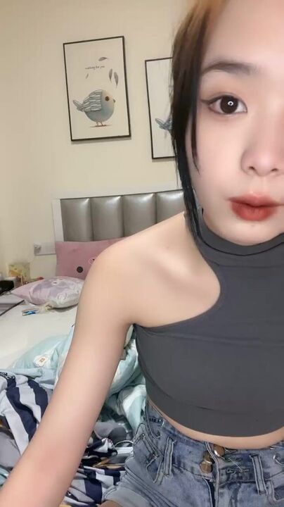 Pretty girl masturbated and feel horny 
