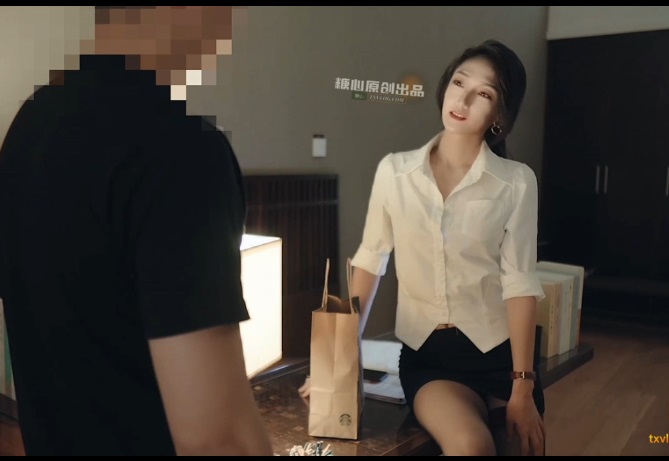Horny editor seduced her writer as reward 