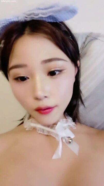 ⁣Innocent girl got anal and pussy fucking hardly and she got orgasm 