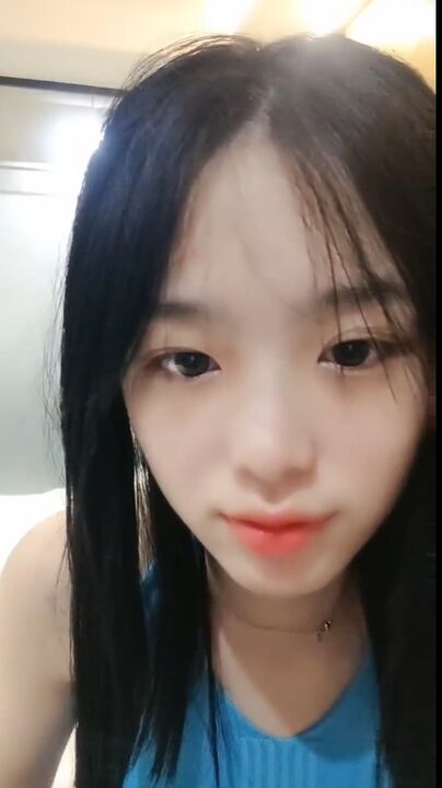 Pretty te*** girl gave her boyfriend blowjob and a wonderful sex 