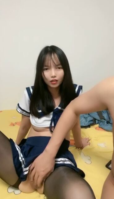 Girlfriend wore school uniform and black stocking having sex with boyfriend 
