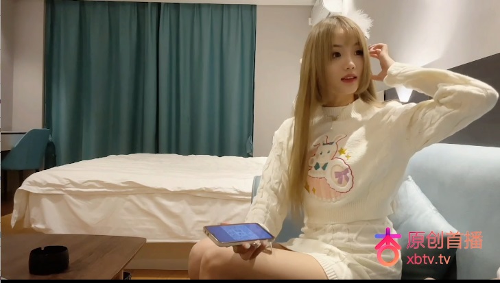 ⁣Pickup a pretty art student who is fair-skin and moaning horny 