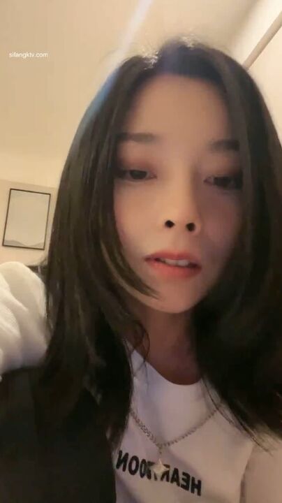 Pretty streamer got fucked hardly by boyfriend and got creampie finally 