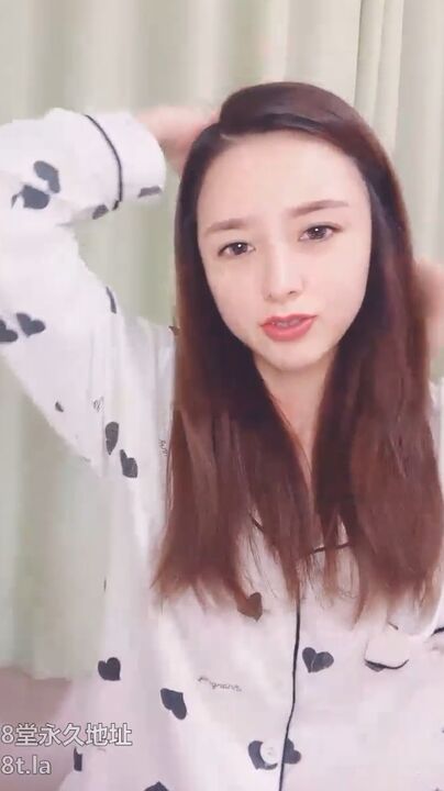 ⁣Pretty woman masturbated . Her moaning sound attracted the man to fuck her 