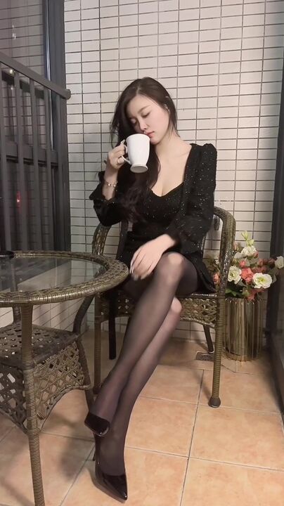 Beautiful woman with black stockings masturbates 